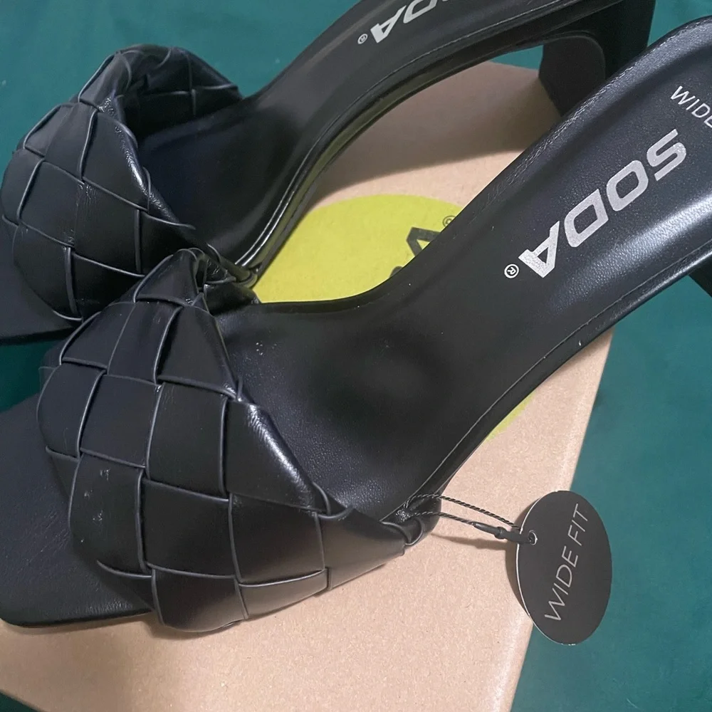 🖤 BLACK HEELS 🖤 - Picture 5 of 9